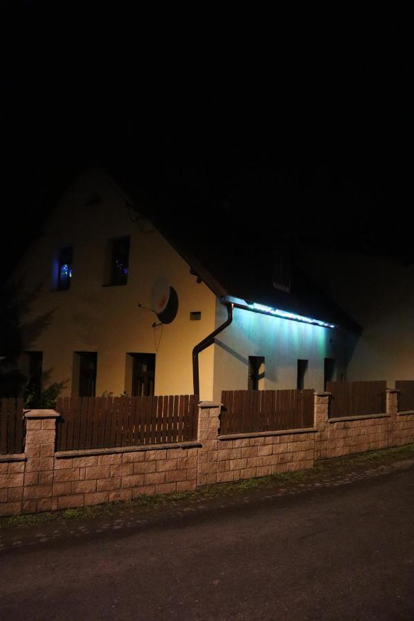 Villa Prazdninovy Dum Jirkov Zelezny Brod Esterno foto