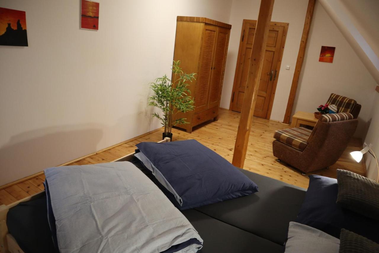 Villa Prazdninovy Dum Jirkov Zelezny Brod Esterno foto